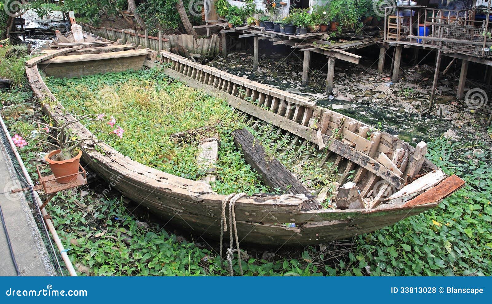 Rotted And Abandoned Row Wooden Boat Royalty Free Stock 